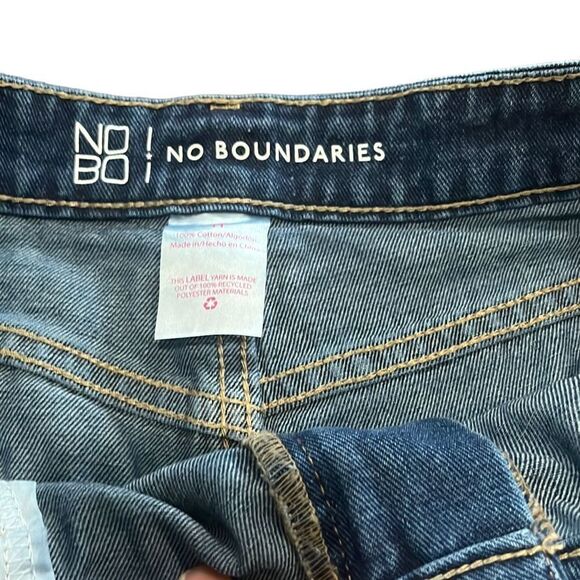 No boundaries distress short size 11 - Picture 3 of 8
